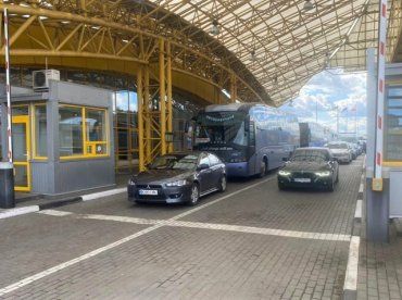 40 легковушек стояло в очереди перед КПП «Ужгород»: Обстановка на границе с ЕС