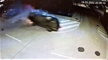 Эпичное видео: В Словакии пьяный украинец жестко протаранил 2 авто