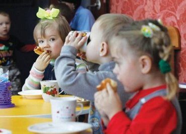В Ужгороді харчування дошкільнят бюджет фінансуватиме тільки на 20% 