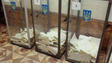В областном центре Закарпатье члены комиссии оставили избирательную документацию без присмотра и покинули участок