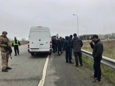 Под Харьковом СБУ задержала автобусы с активистами организации "Патриоты - За жизнь"