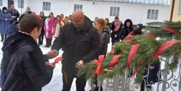 С чиновниками и красной лентой: В Ровенской области торжественно открыли школьный туалет 