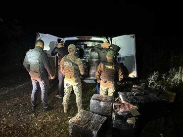 Только выстрелы тормознули микроавтобус контрабандистов в Закарпатье