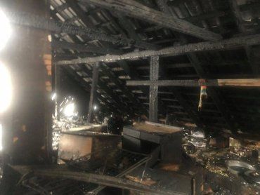 В Закарпатье чудом не сгорел деревянный дом 