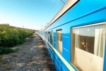 Скандал на Укразализыце: Пассажирам продали билеты на вагоны, которых не было