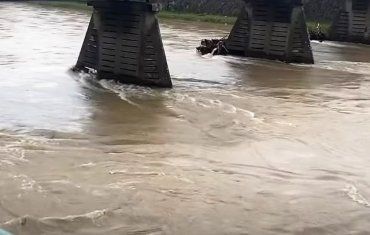В Ужгороде уровень воды в реке Уж нехило поднялся