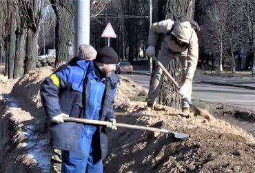 Euronews: Жители Киева роют окопы, готовясь к уличным боям