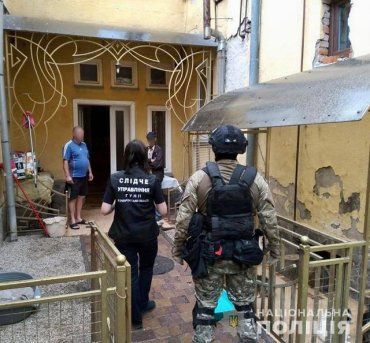 Обыски в Закарпатье: Правоохранители помешали успешному «стартапу» матери и дочери