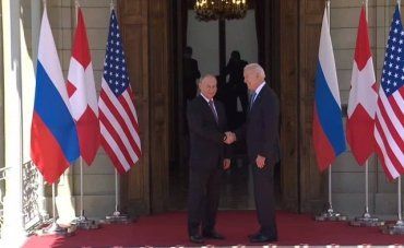  Путин и Байден пожали друг другу руку: Президенты России и США встретились в Швейцарии