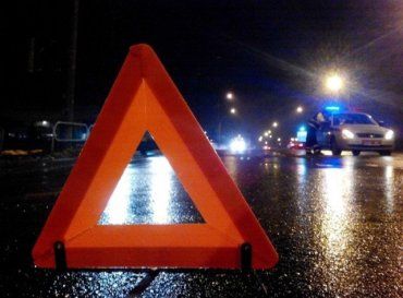 Ночное ДТП в Закарпатье: спасатели вырезали водителя из покореженной Mazda
