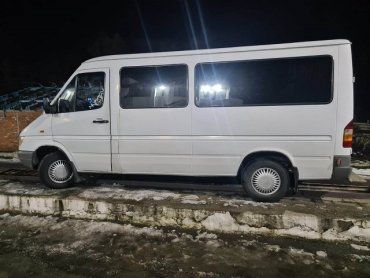 В Закарпатье на границе у бедолаги конфисковали микроавтобус