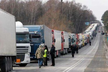Из-за забастовки польских водителей в очереди на границе умер украинский дальнобойщик