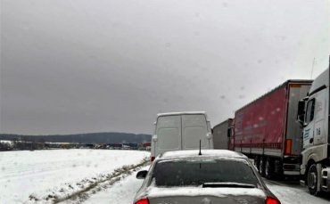 Что сейчас твориться на словацко-украинской границе на въезд в Закарпатье 