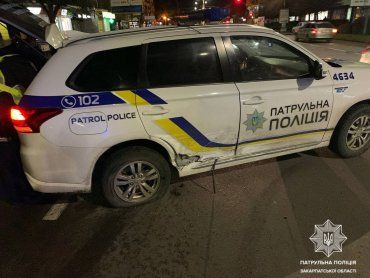 В Ужгороде за вечер два экипажа патрульных попали в ДТП