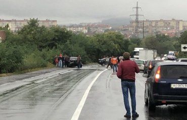 Неординарная ДТП на трассе "Чоп-Киев" вызвала многокилометровую пробку