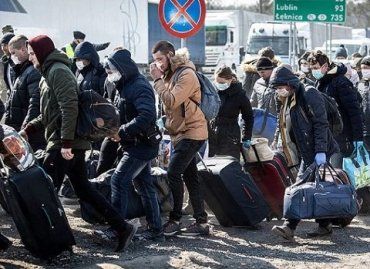Кошмар заробитчан: Власти "в упор" не замечают километровые очереди и перевозчиков-нелегалов на границе