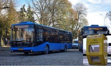 В коммунальных автобусах областного центра Закарпатья появится возможность рассчитываться бесконтактно