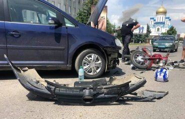 ДТП в Ужгороде: Пользователи сети опубликовали фото столкновения мотоцикла и авто