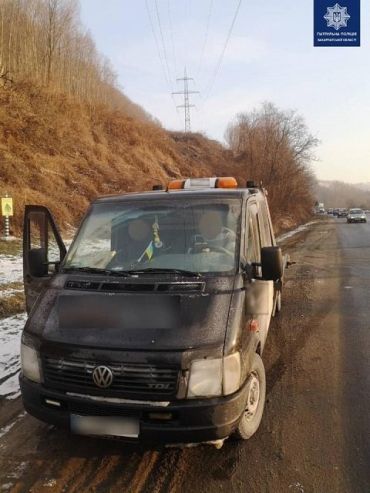 В Закарпатье полиция поймала "мажоров" на авто с мигалками 