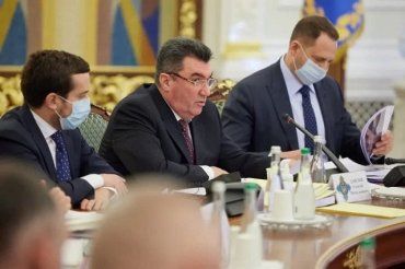 СНБО вводит санкции в отношении Гужвы, Шария Деркача и других лиц 