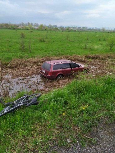Авария в Закарпатье: Авто приземлилось в кювете 