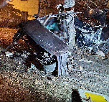 В Польше в ночной аварии погибли двое украинцев: Volkswagen на полной скорости врезался в дерево