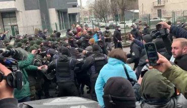  В Киеве "патриоты" пришли добивать последний оппозиционный канал в Украине 