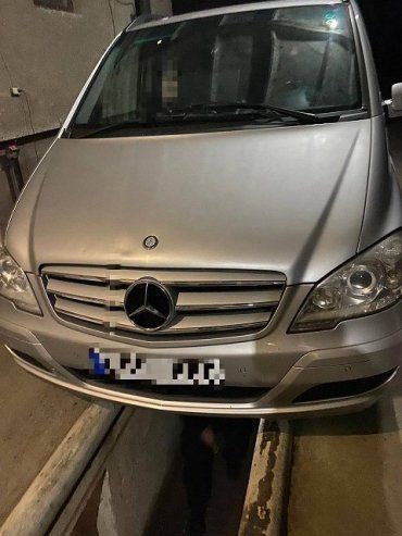 В Закарпатье на границе иностранцу-контрабандисту пришлось пожертвовать своим Mercedes (ФОТО)