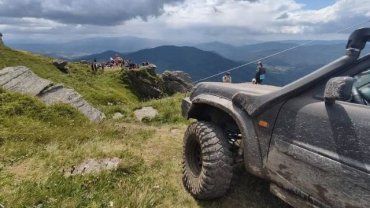 Фотоловушками будут вычислять экстремалов, гонящих по горе Пикуй в Закарпатье 