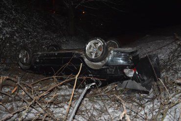 Ночной ужас на Закарпатье: BMW на крыше, водитель в больнице 