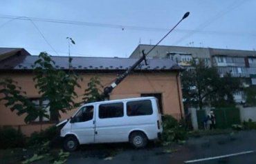 Жители части Мукачево остались без электричества из-за микроавтобуса
