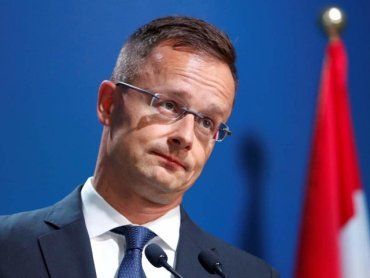 Сийярто заявил, что Венгрия освобождена от необходимости применения потолка цен на поставки нефти из России.