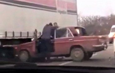 Как безумно "обнялись" в Мукачево два автомобиля