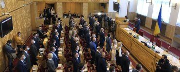 Закарпатский "Белый дом". Новоизбранные областные депутаты приняли присягу Украине