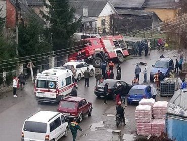 В чрезвычайную ситуацию в Закарпатье попал моторизованный экипаж спасателей