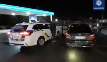 Посеред ночі в Ужгороді поліція переслідувала нетверезого чоловіка на автомобілі