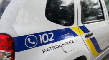 На Закарпатті двоє невідомих на викраденому авто напали на поліцейський патруль