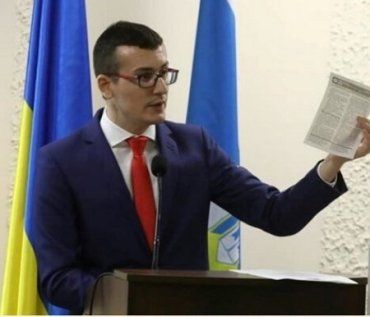 Лідер журналістів України вимкнення трьох телеканалів назвав "наступом на свободу слова"