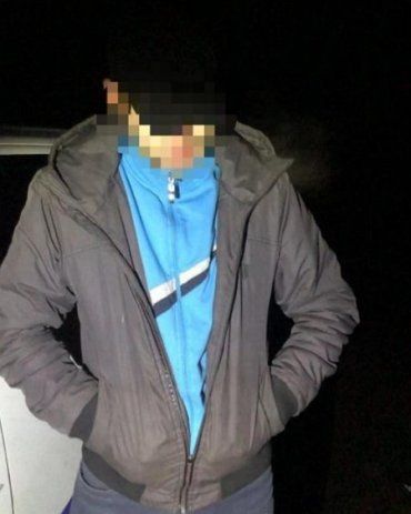 В Закарпатье мужчина в очередной раз попал с наркотой в "лапы" к полицейским