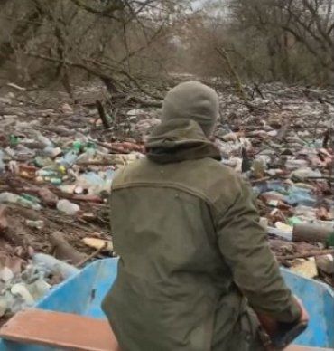 На Закарпатті течуть "пластикові ріки"