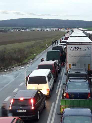 Атака с обоих сторон: В Закарпатье на границе начался полнейший дурдом 