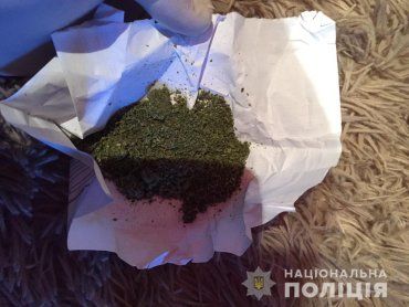 Закарпаття. Поліція Берегівщини знайшла "склад" марихуани у приватному будинку