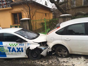 Тотальный ужас на дорогах Ужгорода: За один раз повредили сразу 9 автомобилей 