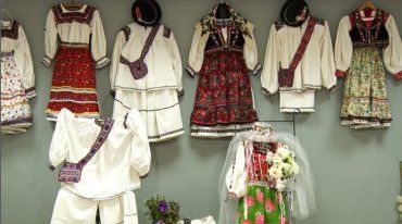 У Виноградові проходить унікальна виставка народних костюмів та предметів побуту Закарпаття