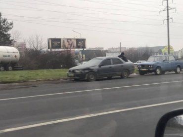 ДТП в Мукачево: На выезде два разбитых автомобиля, разбирается полиция 