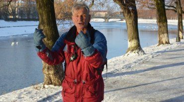 69-річний Геннадiй Ведерников з Ужгорода любить "моржувати" та веде здоровий спосіб життя вже бiльше нiж 45 рокiв