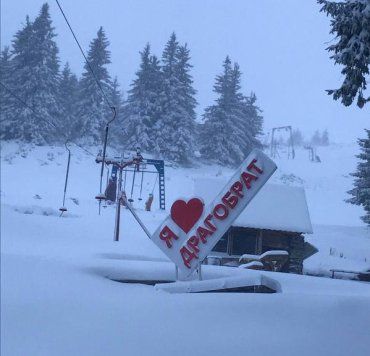 Популярный на всю Украину курорт на Закарпатье утопает в снегу 