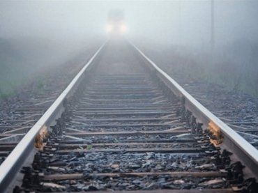 Самогубець на вокзалі у Карпатах кинувся під вантажний потяг