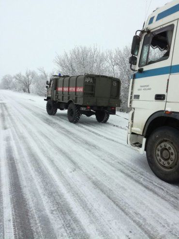 Рятувальники Закарпаття звільнили зі снігового полону 9 одиниць автотранспорту