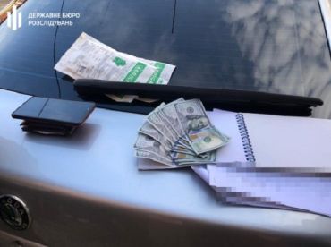 В Закарпатье за взятку 700 долларов США пограничник собирался помочь контрабандисту